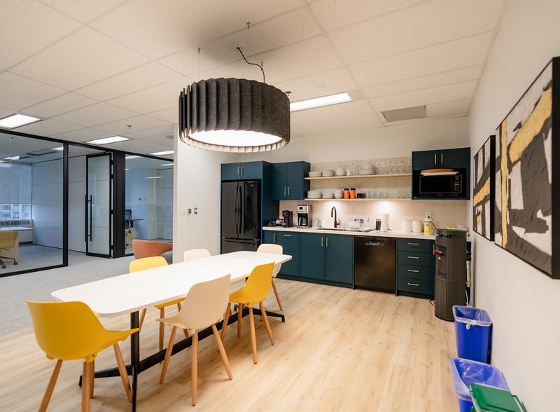 Suite kitchen and breakout
